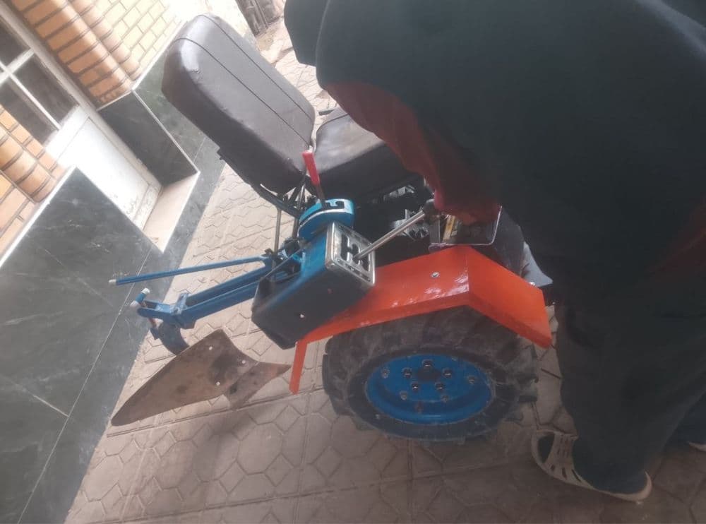 Traktor sotiladi — 3