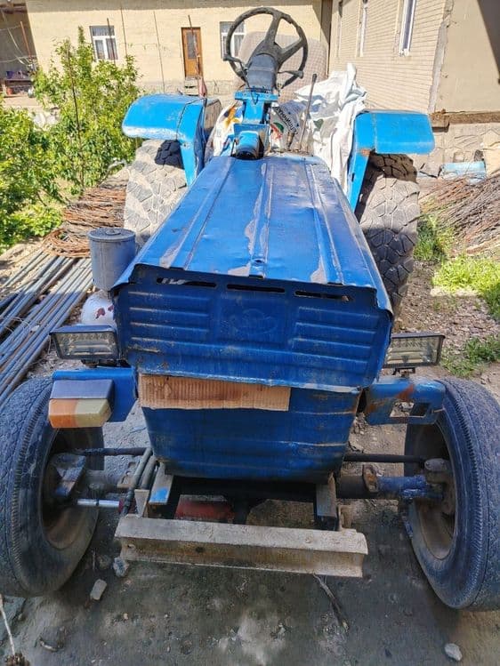 Traktor T-28 zor — 1