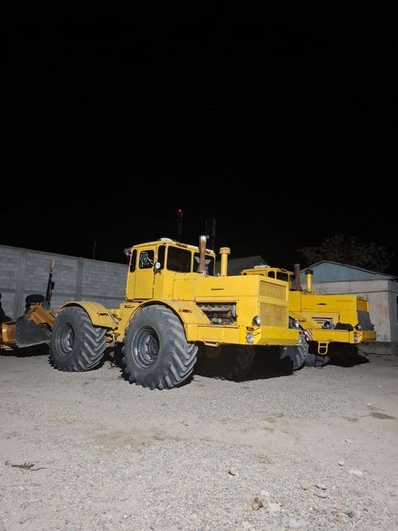 K 701 Traktorlari sotiladi
