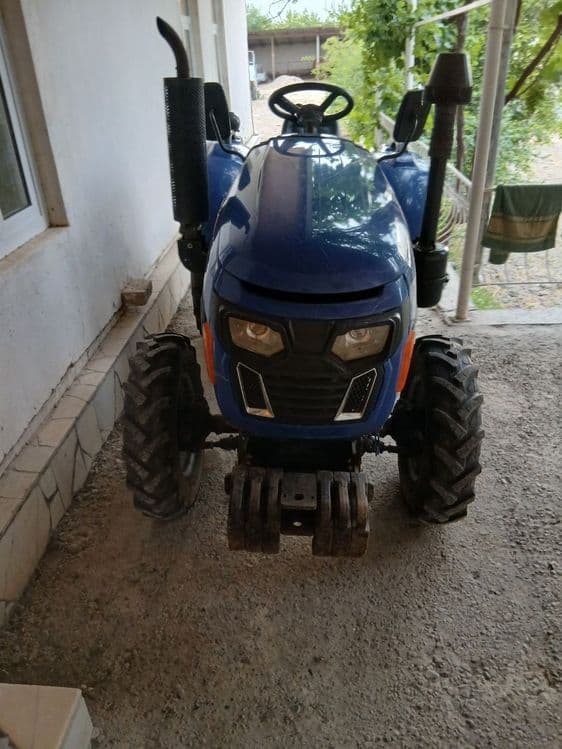 Mini traktor sotiladi jihozlari bilan/ Мини трактор сотилади жиҳозлари