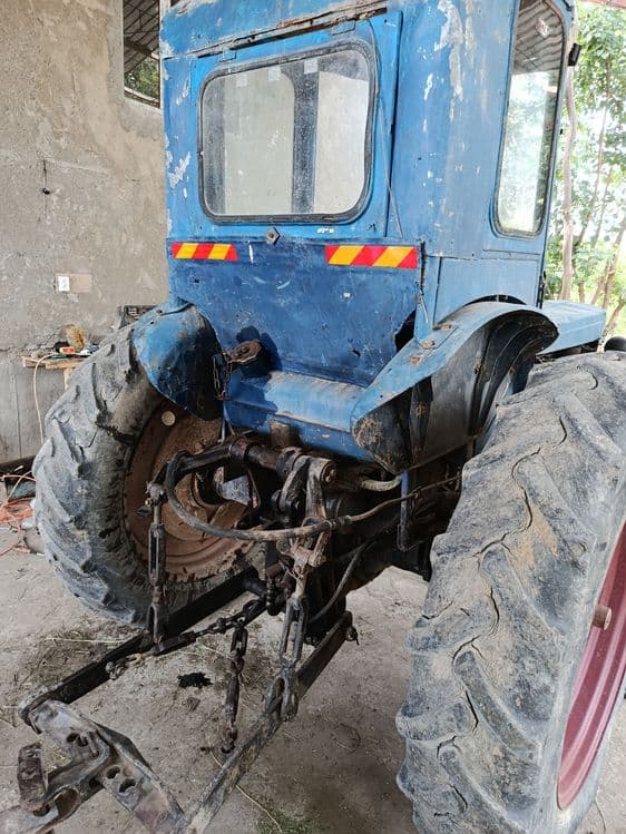 Traktor T28 yaxshi xolatda — 2