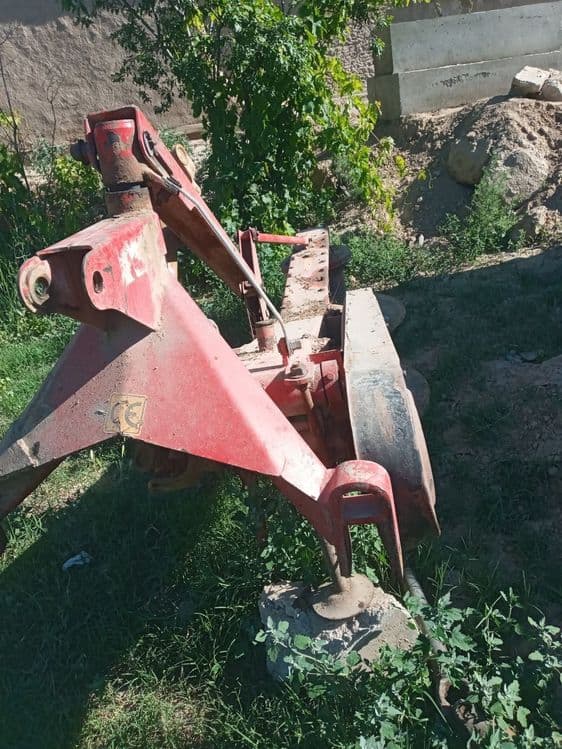 Traktor va kosilka sotiladi — 3
