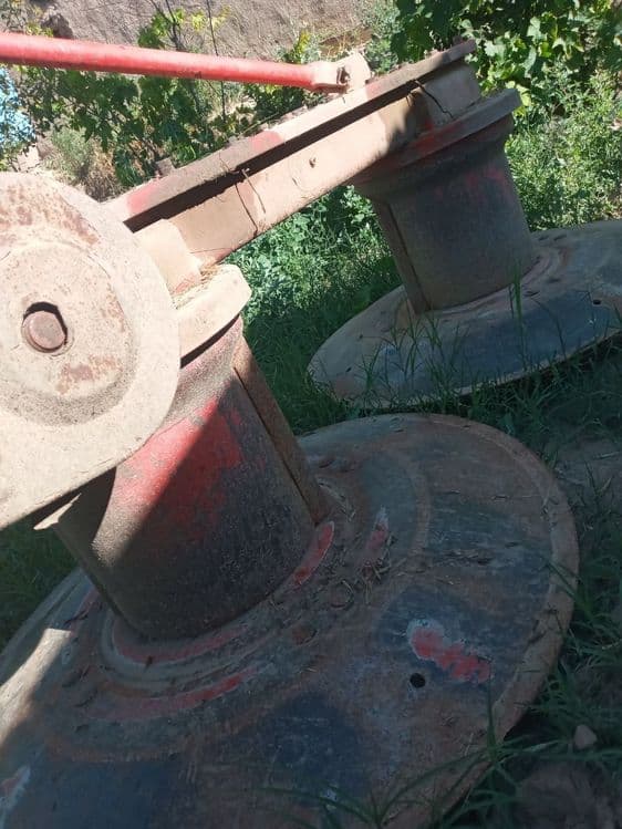 Traktor va kosilka sotiladi — 5