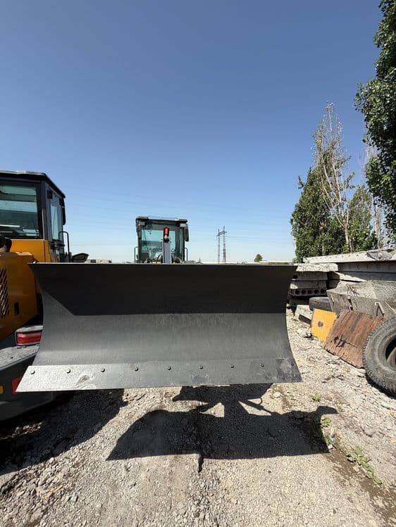 Buldozer ZL 926. — 2