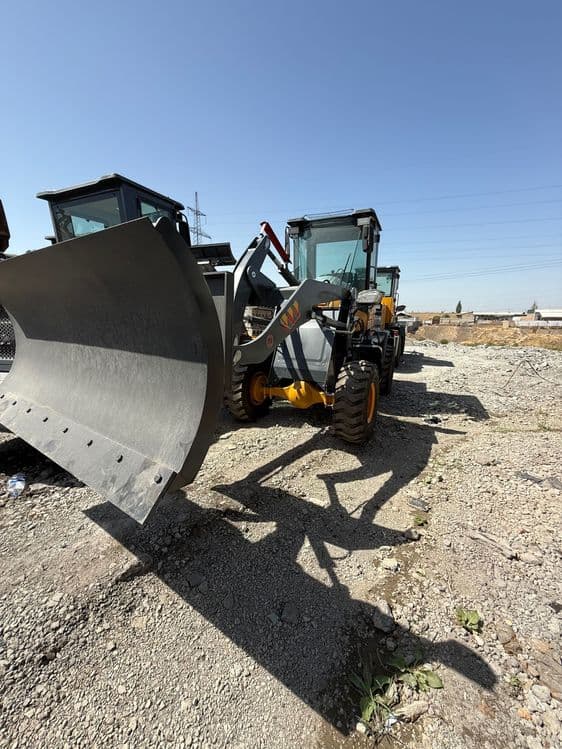 Buldozer ZL 926. — 3