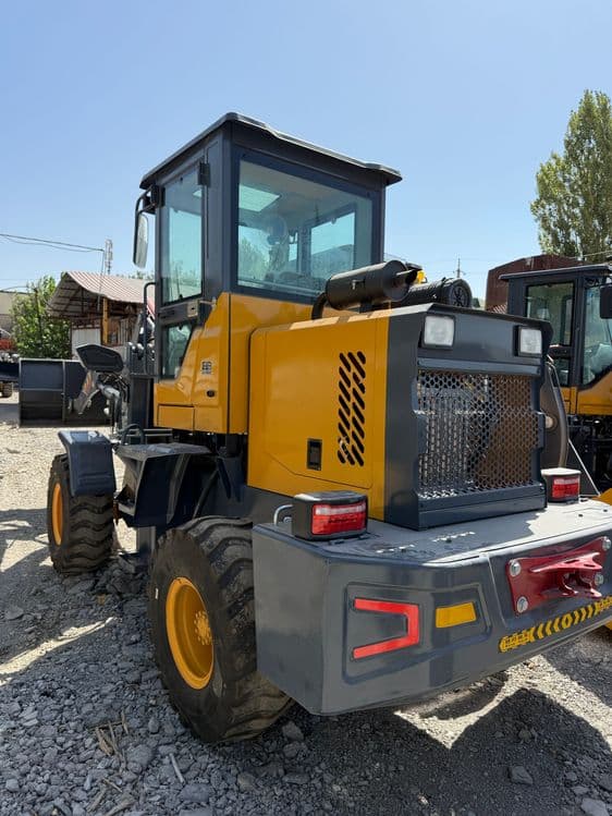 Buldozer ZL 926. — 4