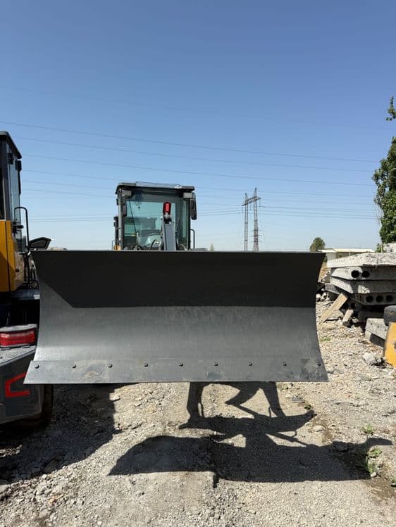 Buldozer ZL 926. — 6