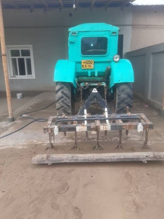 Traktor sotiladi — 2