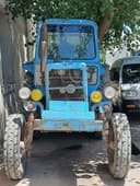 Traktor sotiladi
