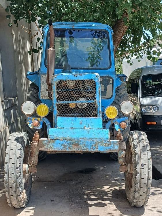 Traktor sotiladi — 1