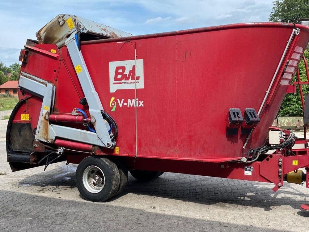 Strautmann Verti-Mix Mixer Case, Belarus, Claas Arion tortadi — 5