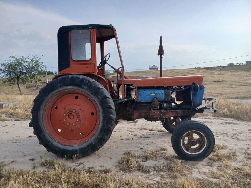 Traktor 28 va tilichka sotiladi narxi 40 million soʻm. Radnoy — 4