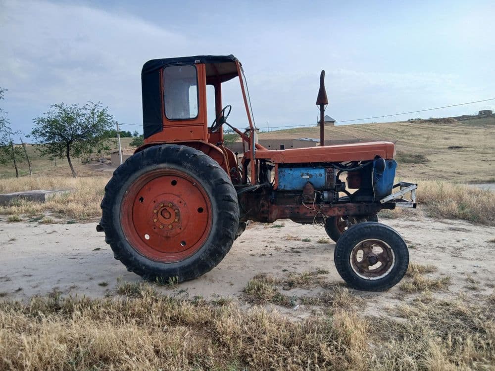 Traktor 28 va tilichka sotiladi narxi 40 million soʻm. Radnoy — 5