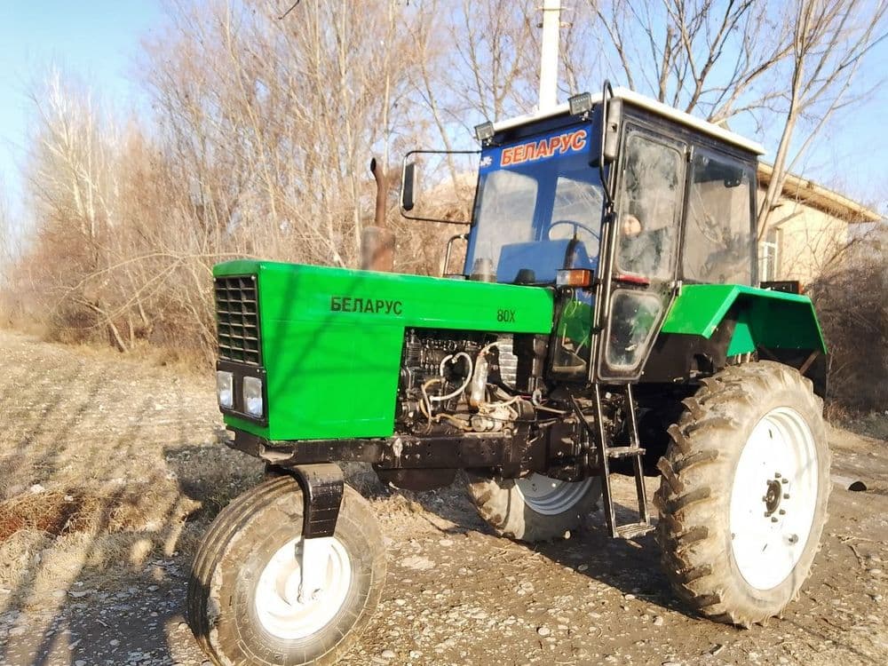 Traktor MTZ Belarus 80x — 2