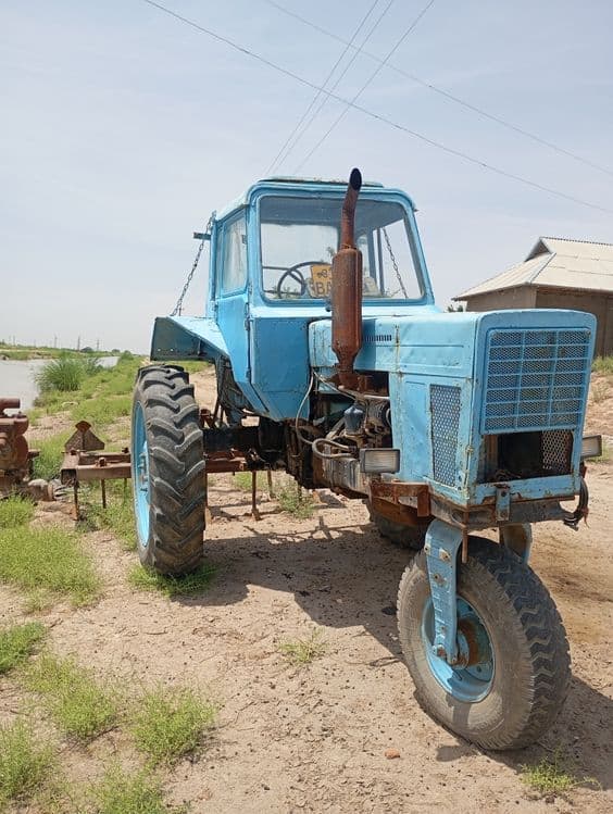 Mtz 80traktori yurib turgan traktor — 2