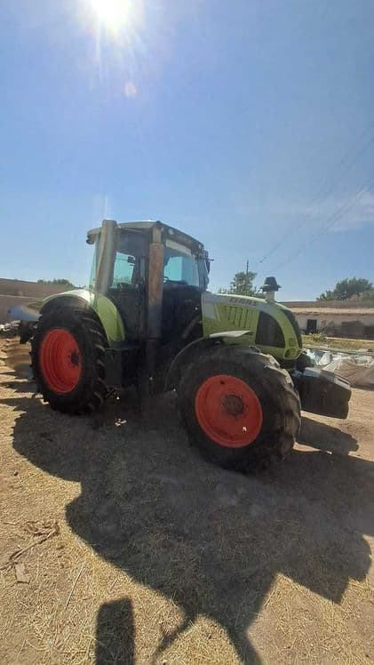Traktor  Arion-630 C plugi bilan birga — 2