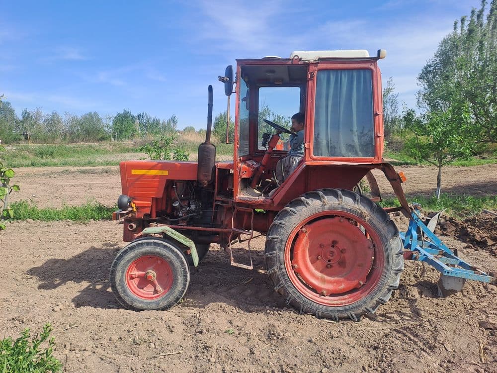 Traktor T 25 sotiladi — 1