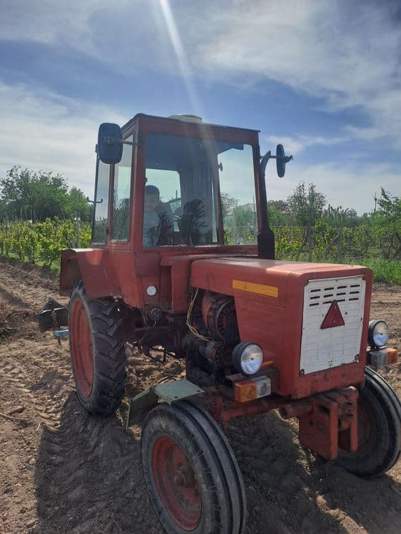 Traktor  T 25 sotiladi — 2