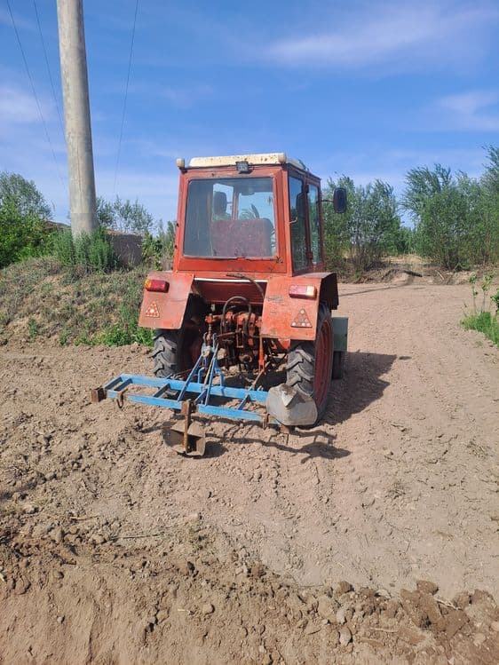 Traktor  T 25 sotiladi — 8