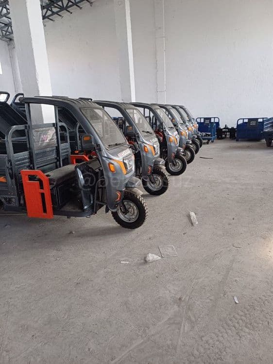 Трицикл электромуравей Yougo 72V 2000W до 1000кг мотороллер полукабина — 7