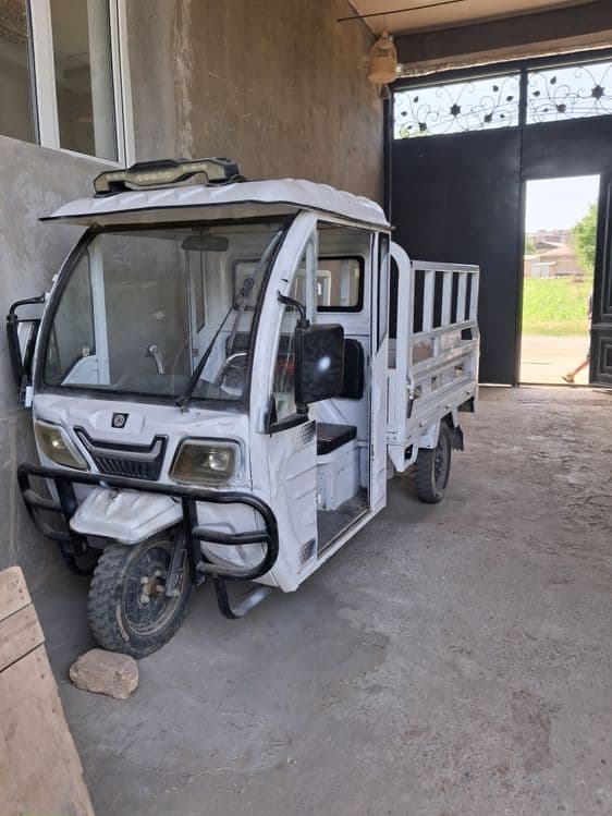 MURAVEY SOTILADI 850$  kami bor