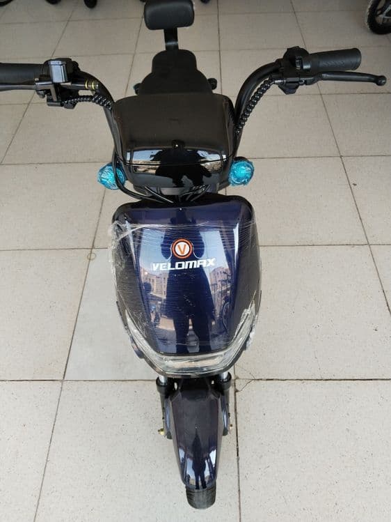 Skuter W10 madelimiz 1 toʻliq zaryad bilan 50 km masofani bosib oʻtadi — 1