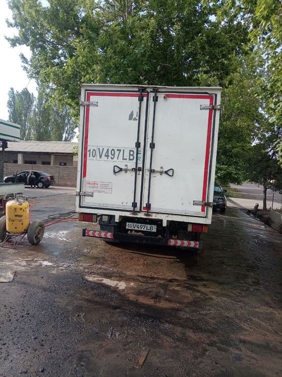 Isuzu sotiladi yili 2015 — 2