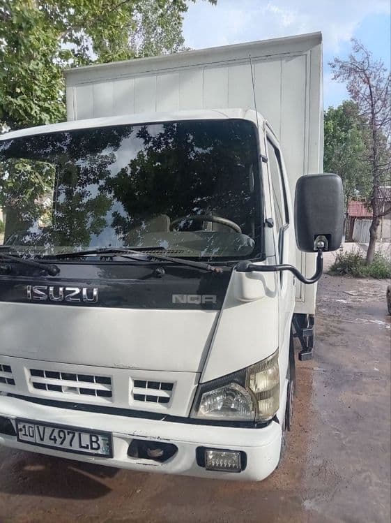 Isuzu sotiladi yili 2015 — 3