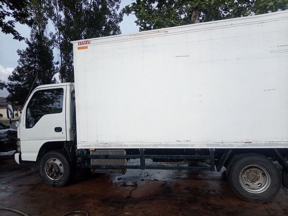 Isuzu sotiladi yili 2015 — 4