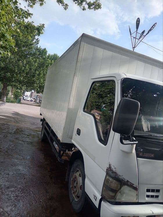 Isuzu sotiladi yili 2015 — 6