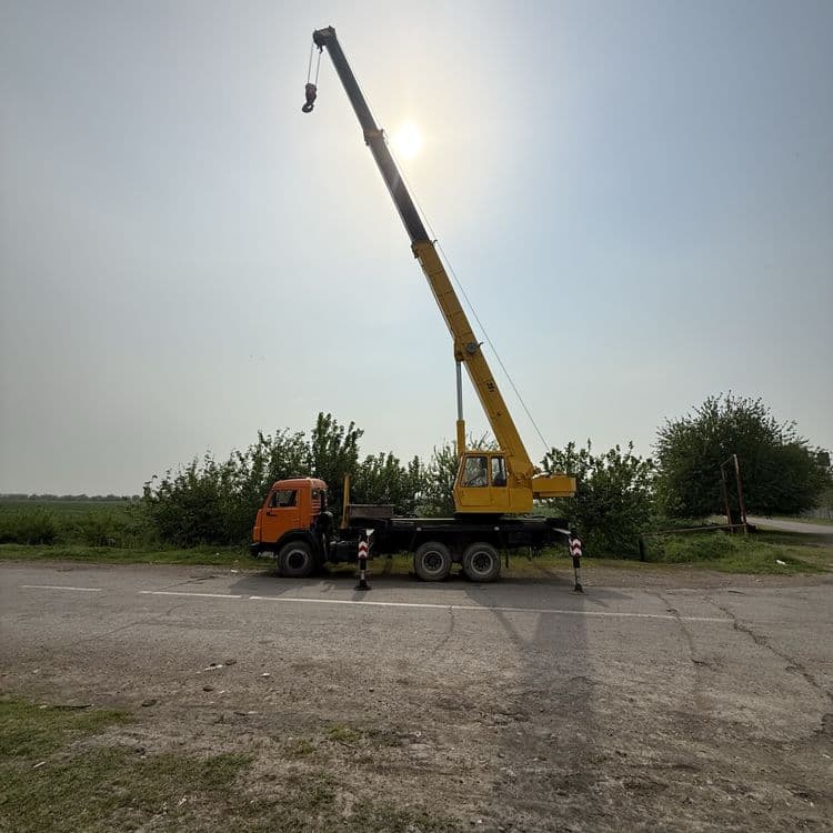 Автокран сотилади — 2