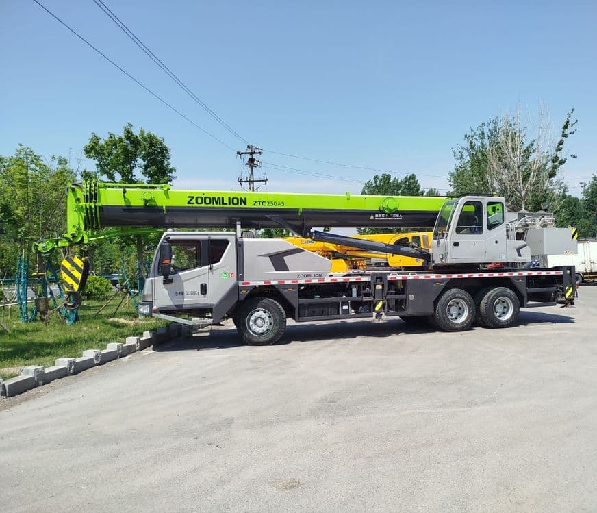 Avtokran zoomlion 25T — 3