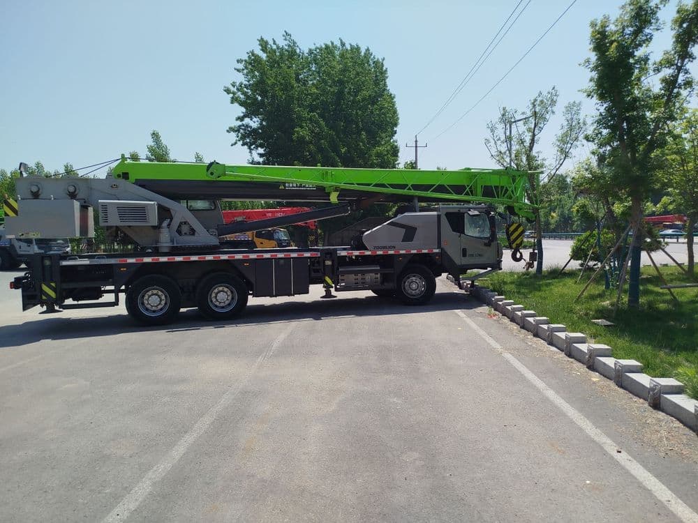 Avtokran zoomlion 25T — 4
