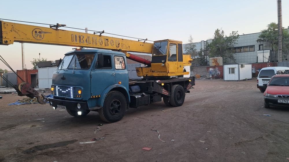 Автокран сотилади 12.5т14 м 1987йили — 2