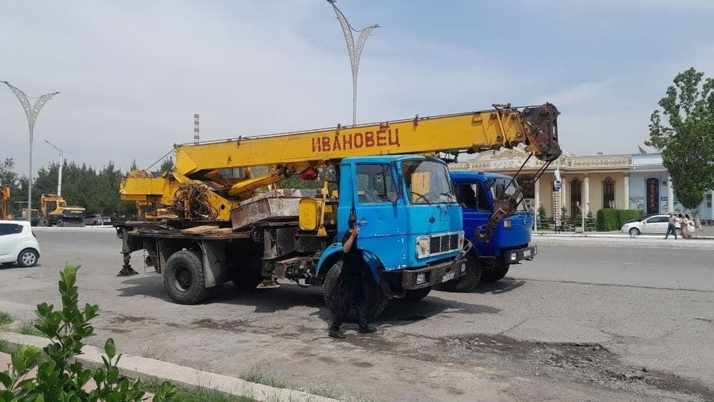 Avtakran16 tonali 18 metr  sotiladi holati yaxshi yillik 1988 yil — 2