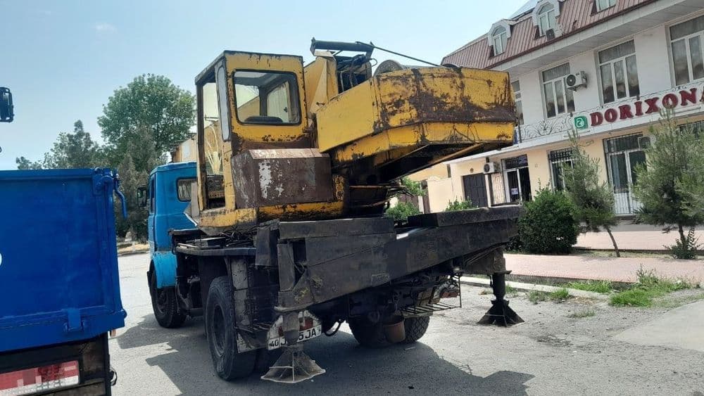 Avtakran16 tonali 18 metr  sotiladi holati yaxshi yillik 1988 yil — 3