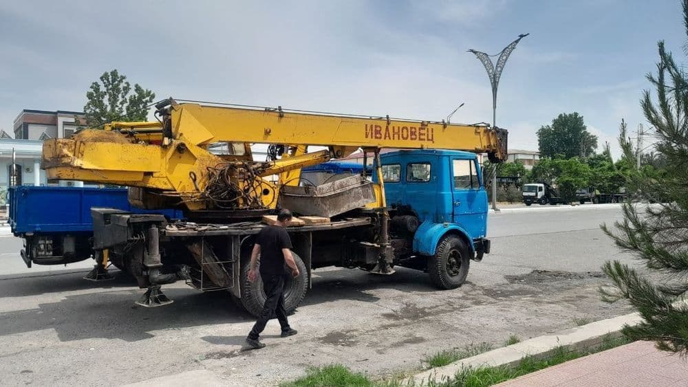 Avtakran16 tonali 18 metr  sotiladi holati yaxshi yillik 1988 yil — 4