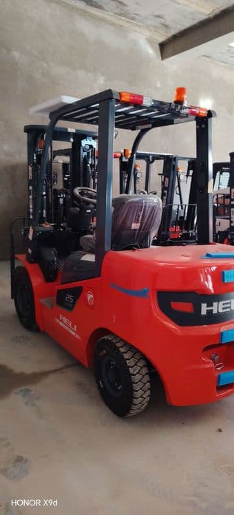 Вилочный погрузчик електрический кара heli elektrichiski  kara salarka — 1