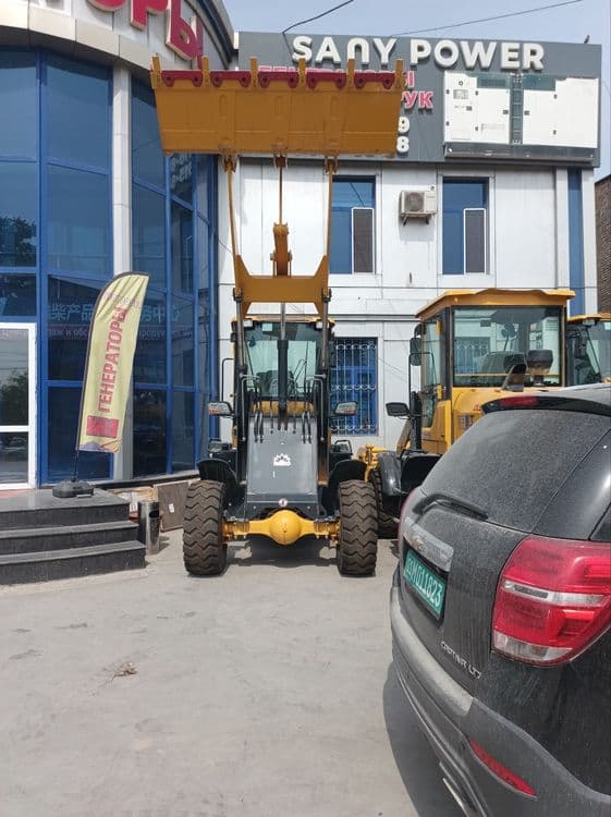 Kovish ustida sovatkasi bor pogruzchik — 4