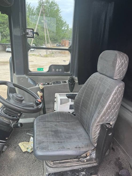 Погрузчиклар 
2019йил 
XCMG 3 кублик

LW500FN рычаг 
25.000$

Сотув — 4
