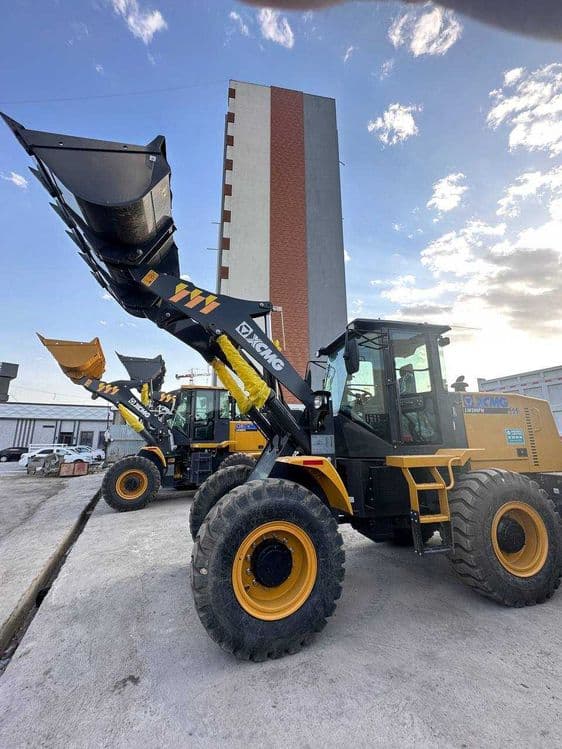 Фронтальный погрузчик LW 300 FN 1,8куб рычаг (в наличии) 2026г. — 1