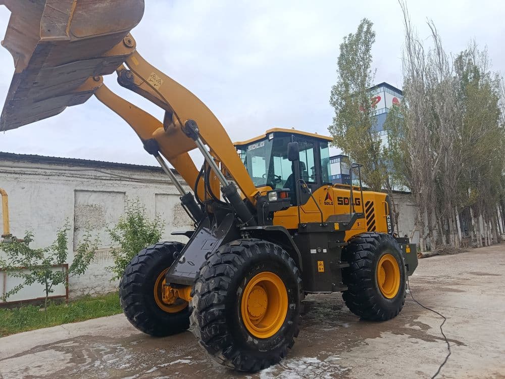 Фронтальный погрузчик 3куб — 2