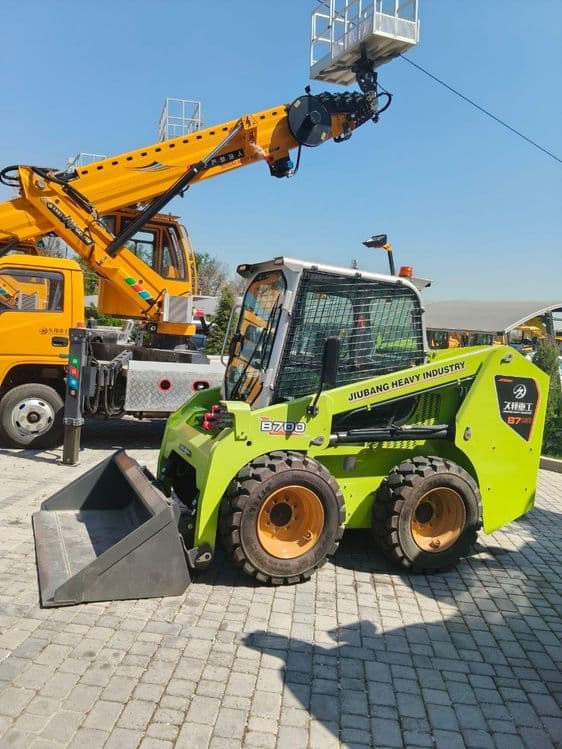 Pogruzchik JB700 — 3
