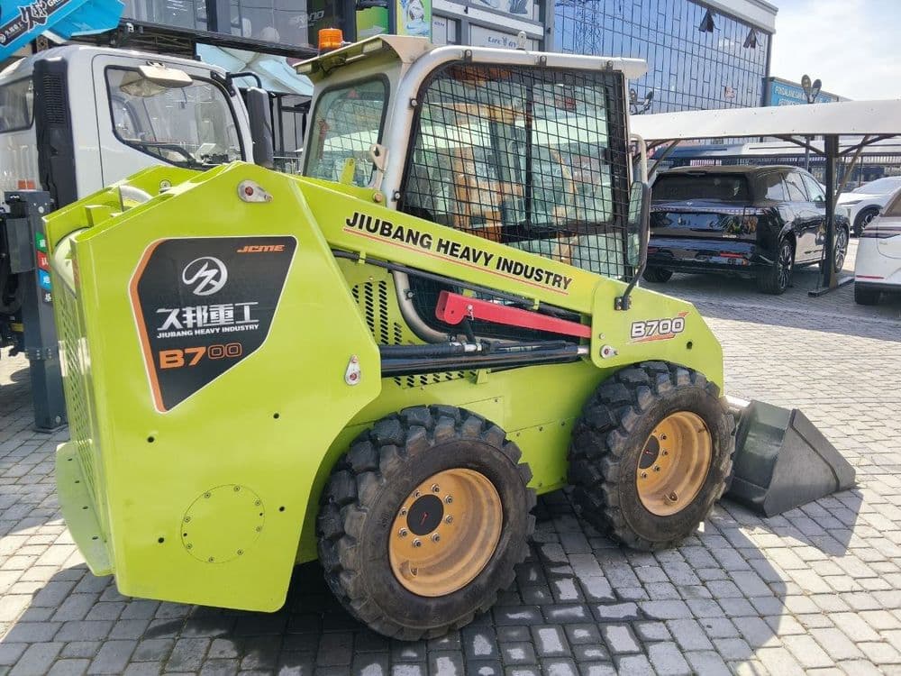 Pogruzchik JB700 — 3