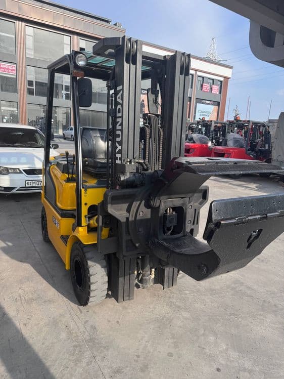 HYUNDAI 18D7E кара sotiladi pogruzchik.Погрузчик — 1