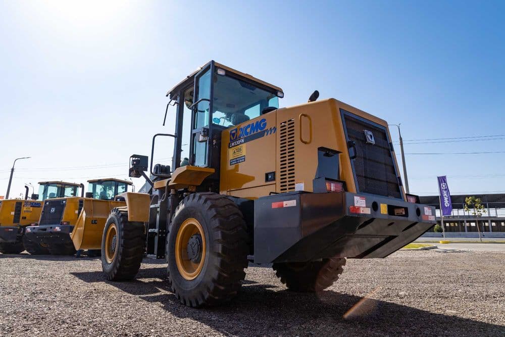 Фронтальный погрузчик XCMG LW330FN 2.1 куб, джойстик в Ташкент — 6