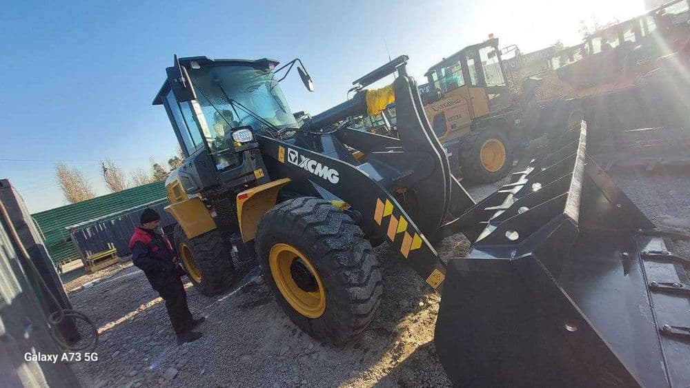 Сотилади  Погрузчик XCMG XC938  1,8 - 2,1  куб джойстик — 8