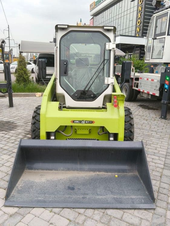 Mini pogruzchik JB 700 — 1