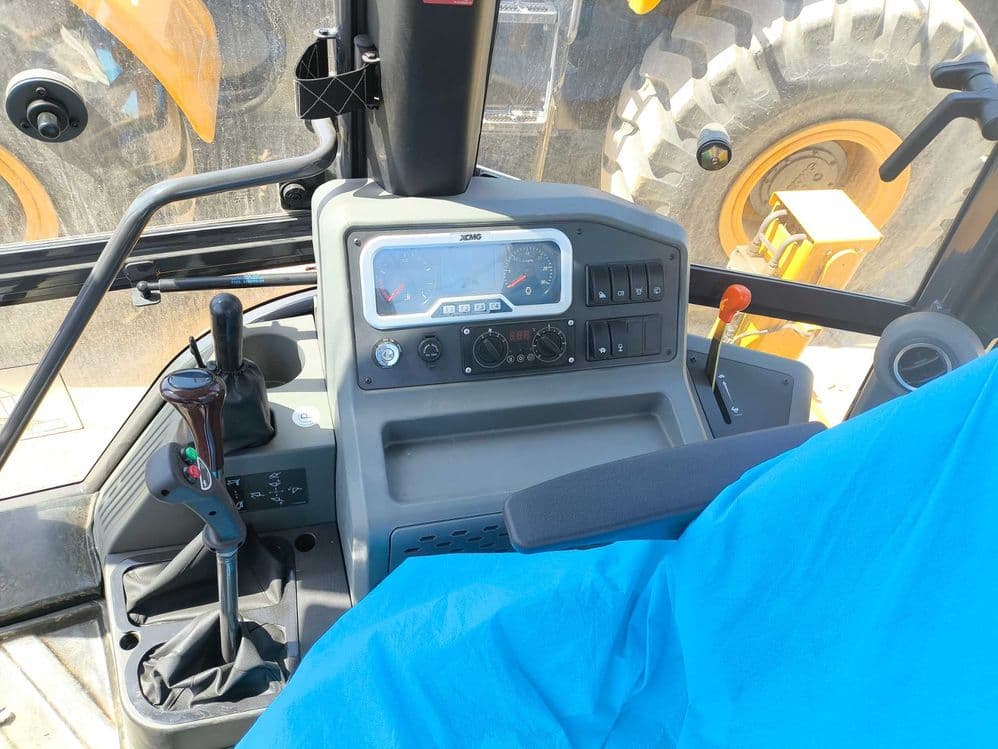 Экскаватор-погрузчик XC870KH(Разноколёсный) Стрела стандарт/удлинённая — 7