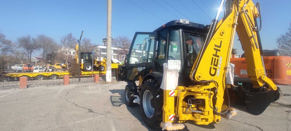 Экскаватор погрузчик Gehl GBL X-920 — 3